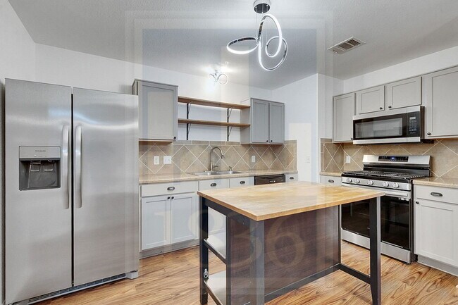 Building Photo - 4622 Credo Lane