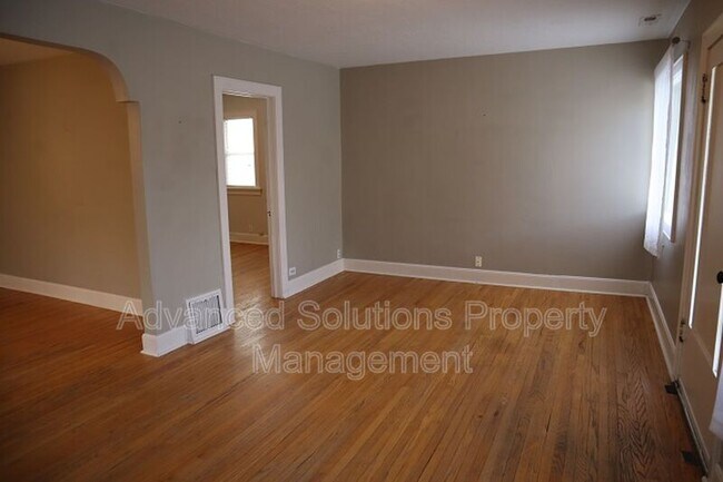Building Photo - 1590/1592 E Laird Ave