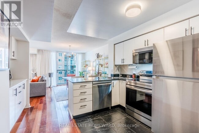 Building Photo - 313 Richmond St E