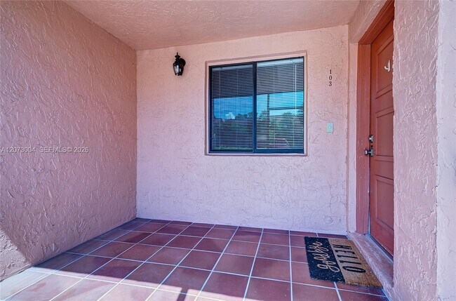 Building Photo - 231 Lakeview Dr