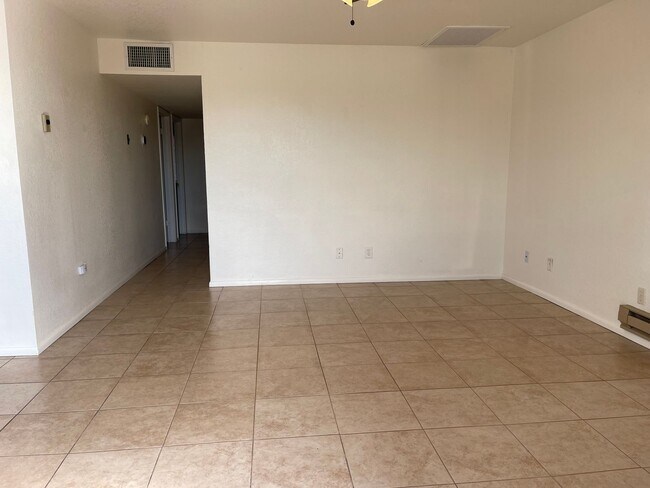 Foto del edificio - 2460 S. Highview Circle #6