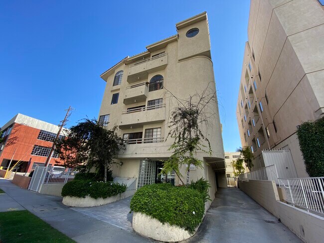 Foto del edificio - 10916 Ashton Ave