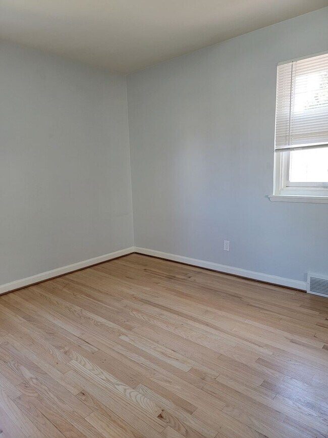 Foto del edificio - 7305-7307 47th Ave SW