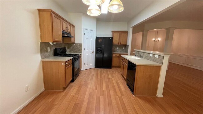 Foto del edificio - 2028 Ellison Way