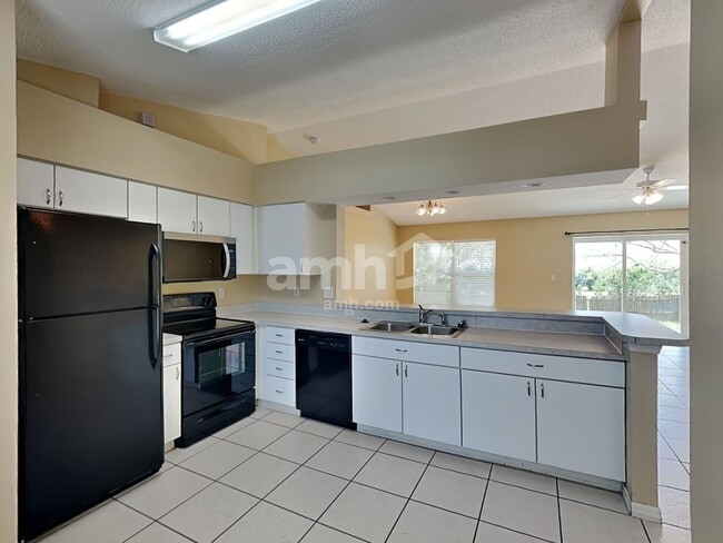 Building Photo - 12301 Woodglen Cir