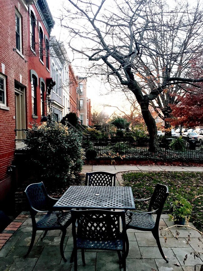 Foto del edificio - 337 Maryland Ave NE