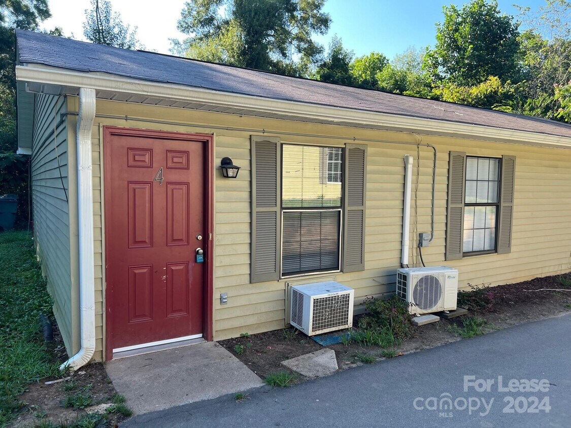 374 Water St Unit 4, Mooresville, NC 28115 Room for Rent in