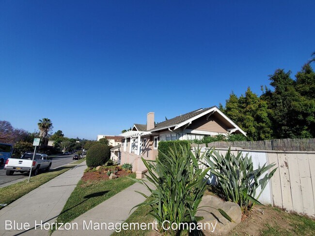 Building Photo - 2301 De La Vina St