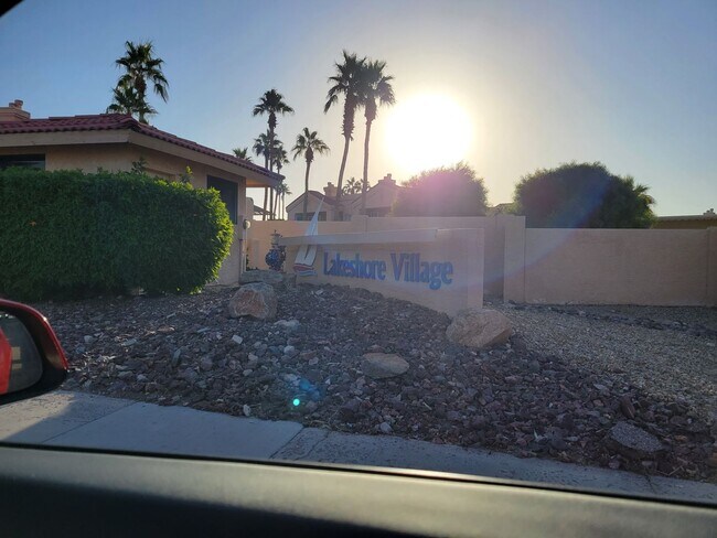 Foto del edificio - Furnished Long  Term Condo