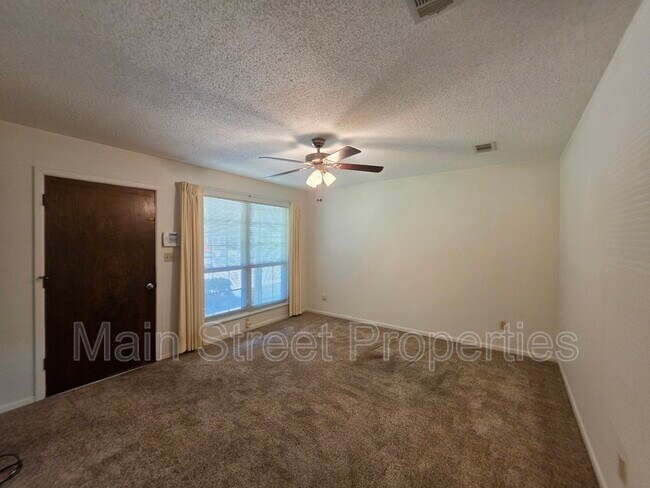 Foto del edificio - 5505 Fairview Dr