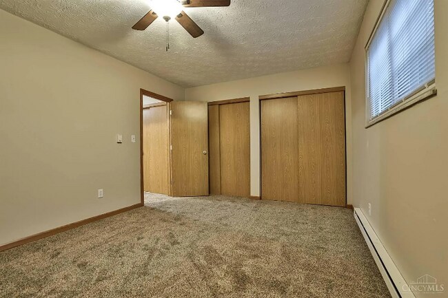 Building Photo - 6 Camelot Ct