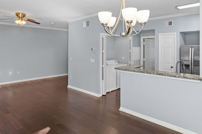 Foto del edificio - Luxurious 1 Bed / 1 Bath Condo in The Link...