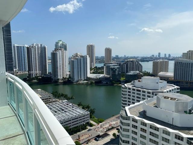 Foto del edificio - 950 Brickell Bay Dr