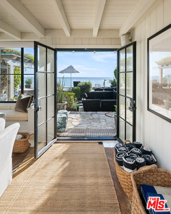 Foto del edificio - 23618 Malibu Colony Rd