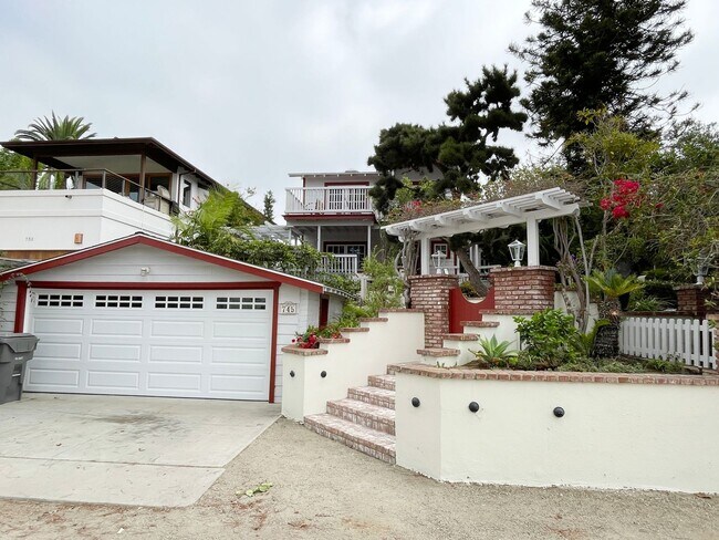 Building Photo - Beautiful Encinitas Home with Ocean Views!