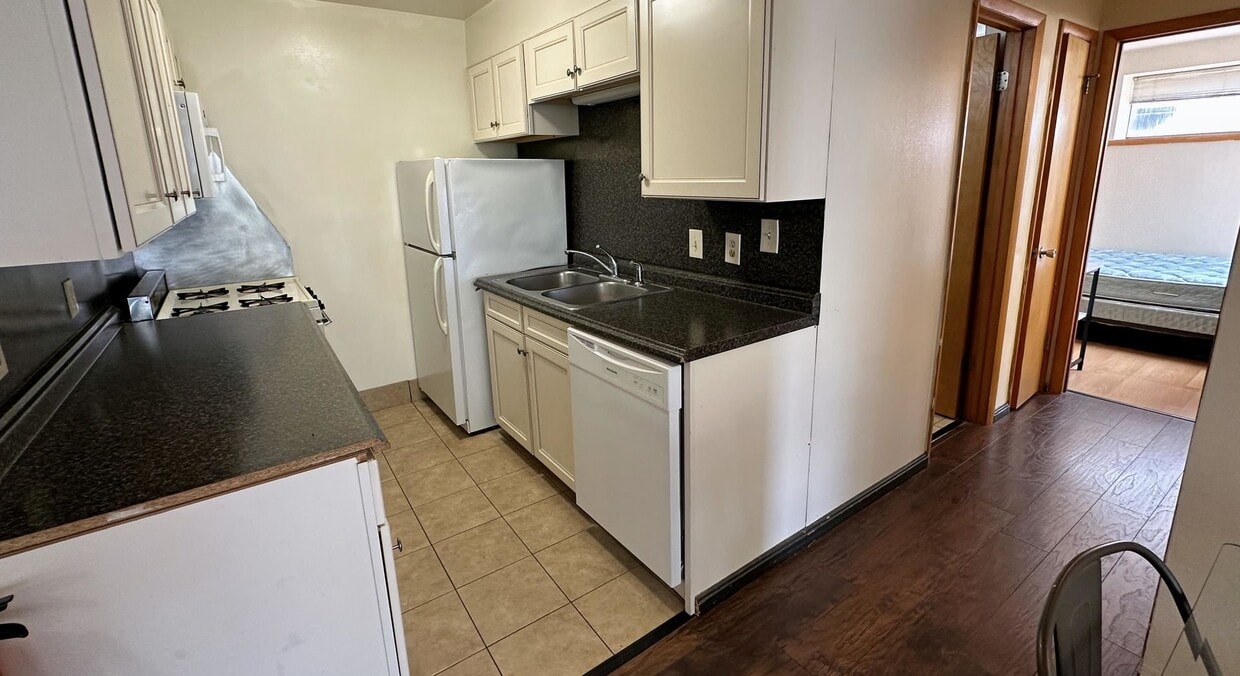 Building Photo - 211 Linden Ave