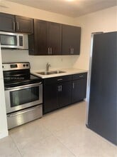 Building Photo - 2715 Tigertail Ave