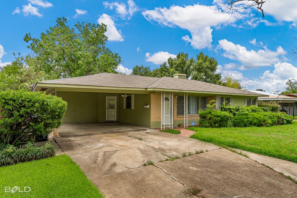 Foto principal - BEAUTIFUL 3 BEDROOM 2 BATH IN BOSSIER