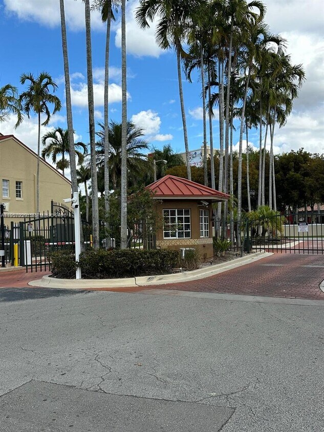 Foto del edificio - 18304 NW 68th Ave