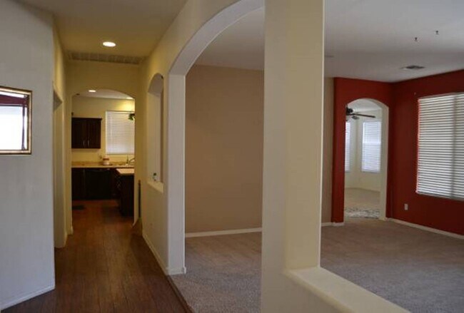 Building Photo - 4924 W Magdalena Ln