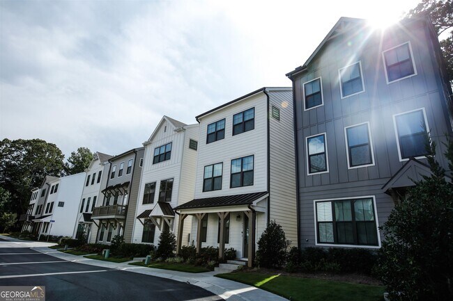 Foto del edificio - 2431 Folly Ln