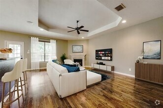 Building Photo - 2206 Creek Side Dr