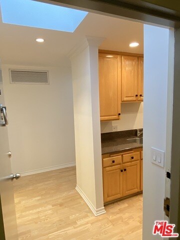 Building Photo - 8535 N W Knoll Dr