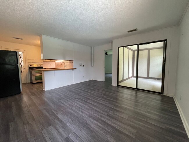 Building Photo - Private modern 1bd/1bth with Covered Parki...