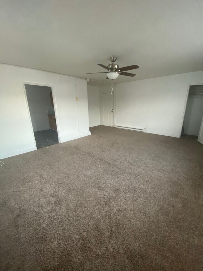 Building Photo - 209 College Ave
