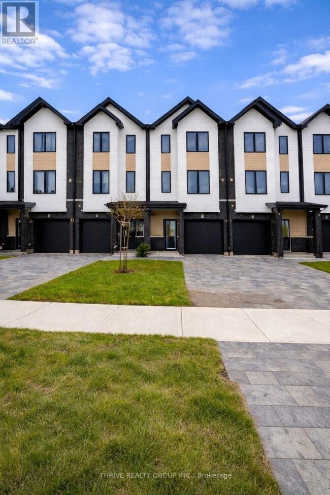 Building Photo - 1595 Capri Cres