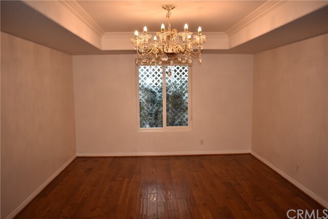 Building Photo - 917 E Camino Real Ave