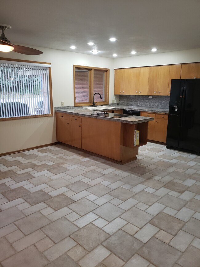 Foto del edificio - 1727 E Pinecrest Rd