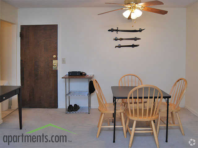 Dining Room - Ledgecrest Apartments