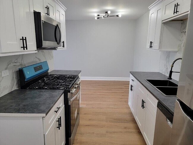 Foto del edificio - 1710 Queensbury Cir