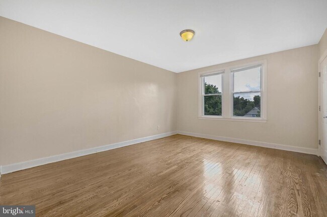 Building Photo - 312 34th St SE
