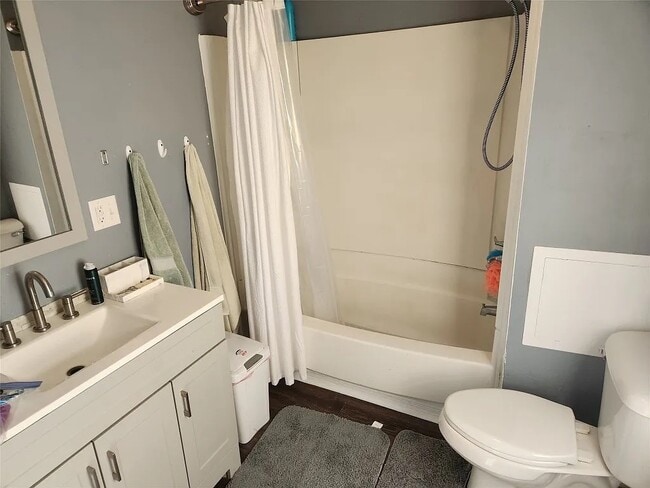 Building Photo - 905 Walnut St