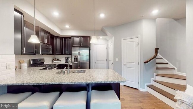 Building Photo - 7075 Darbey Knoll Dr