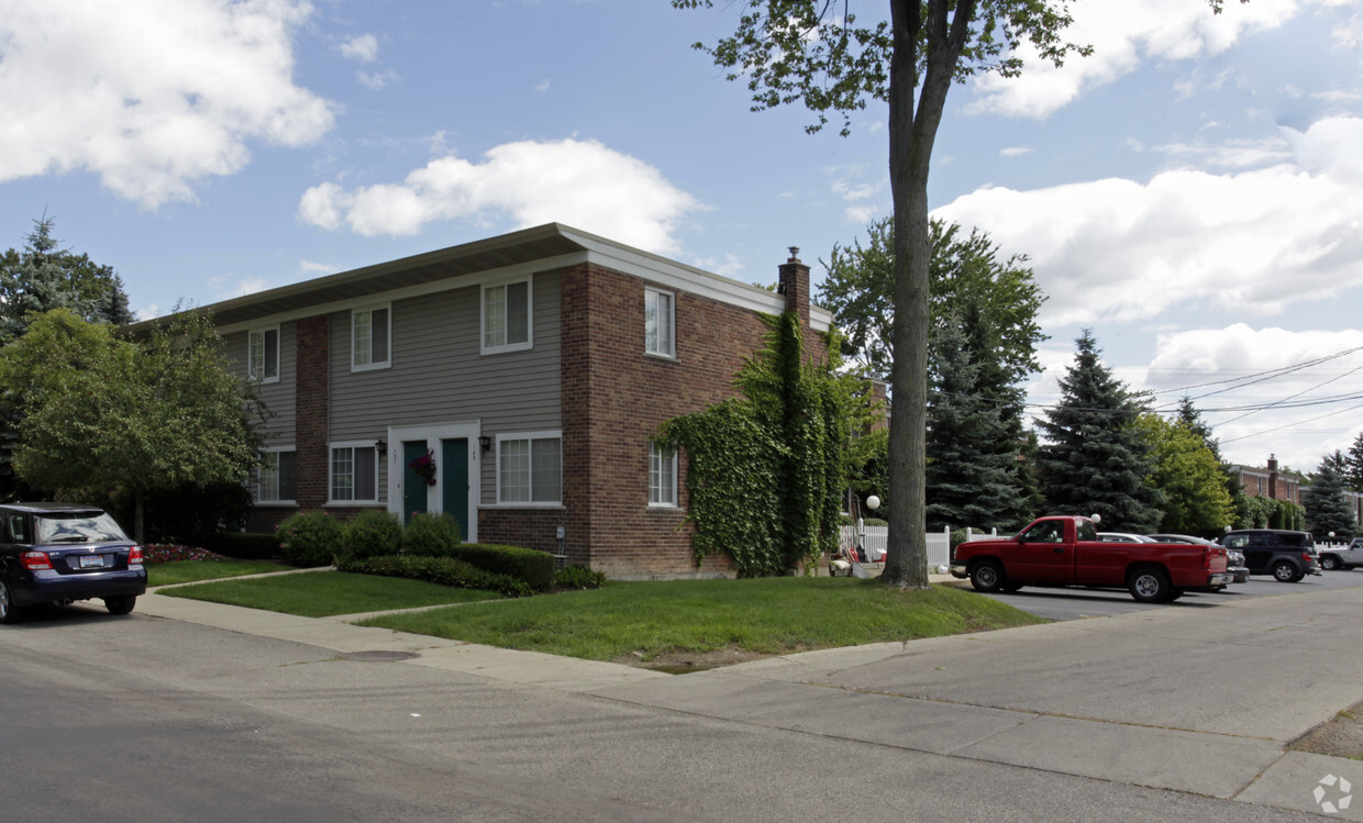 Building Photo - Maple Road Townes