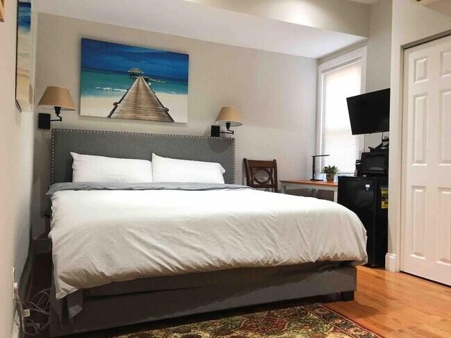 Studio Room - 6233 Lancaster Ave