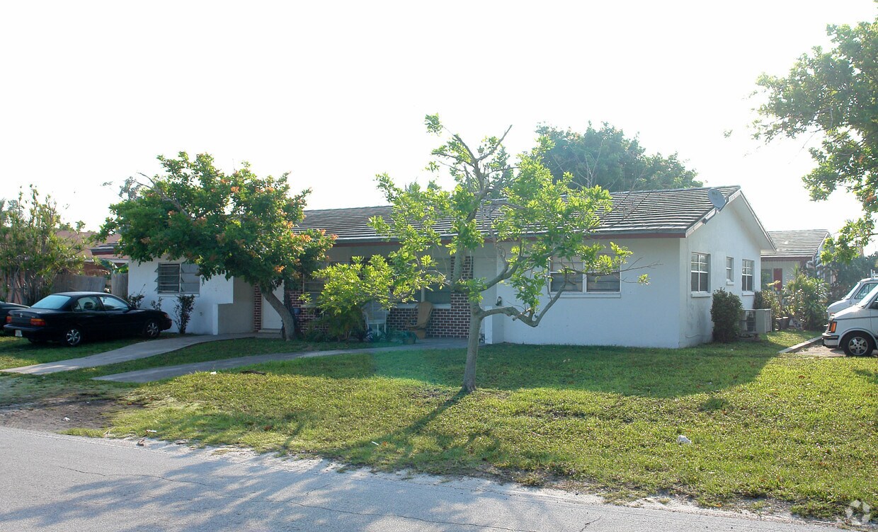Building Photo - 1500 NW 7th Ave