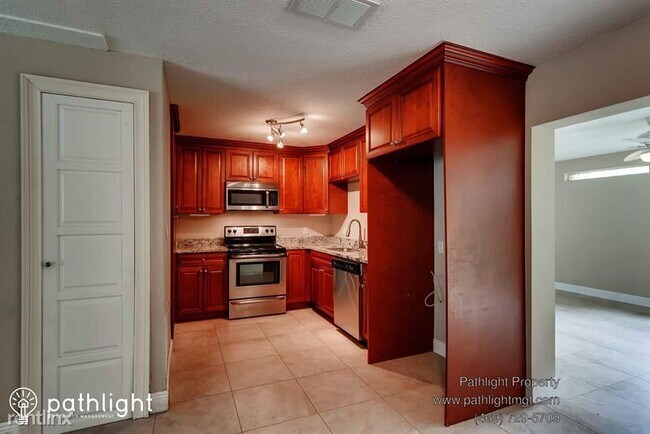 Foto del edificio - 4 br, 2 bath House - 103 Hollyhock Drive UNIT