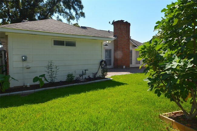 Building Photo - 6707 Las Brisas Dr