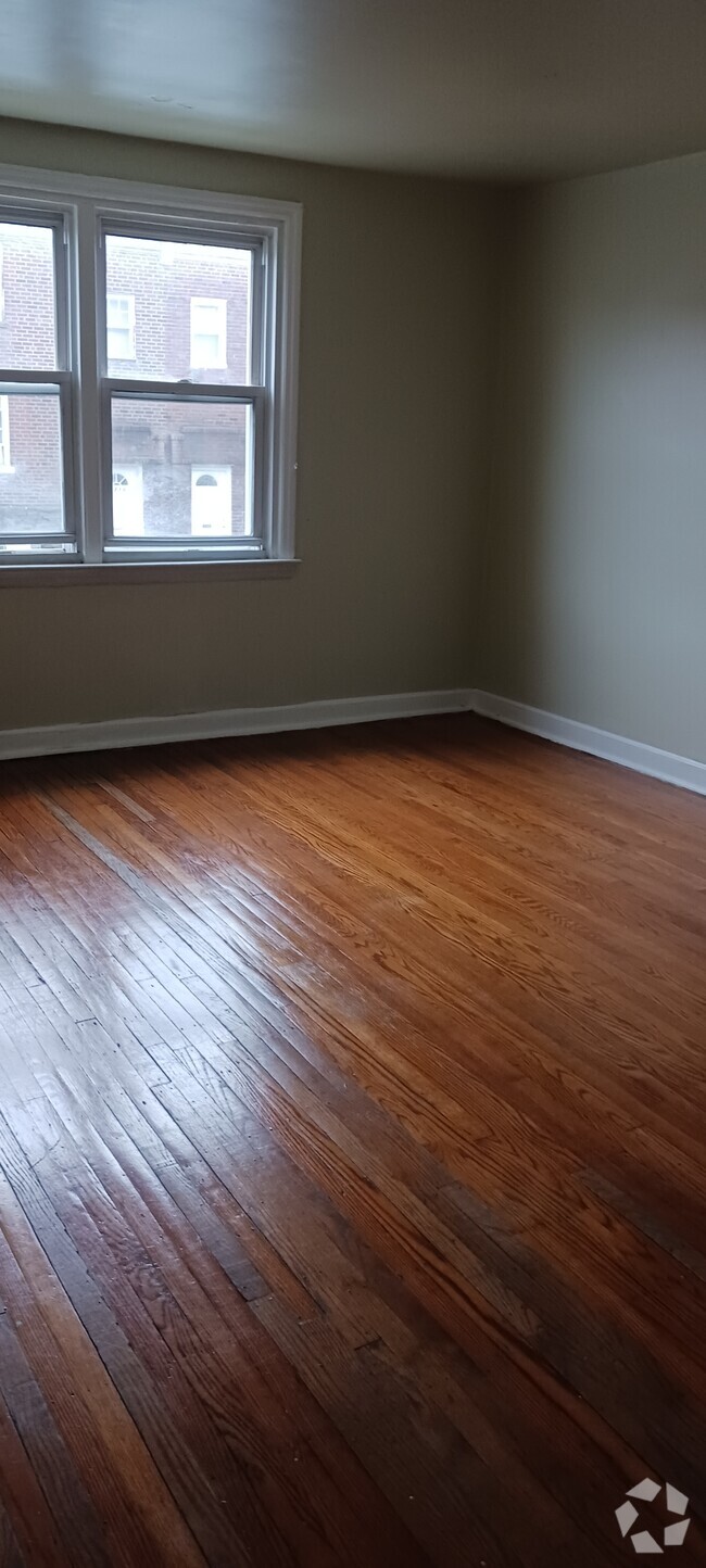 Hardwood Floors - 6309 Gardenia St