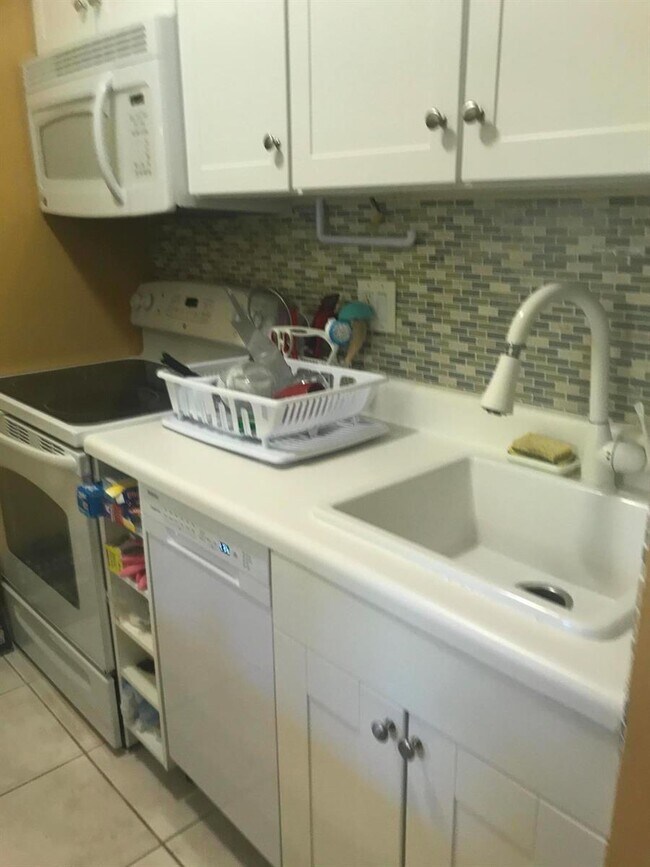 Building Photo - 3589 S Ocean Blvd