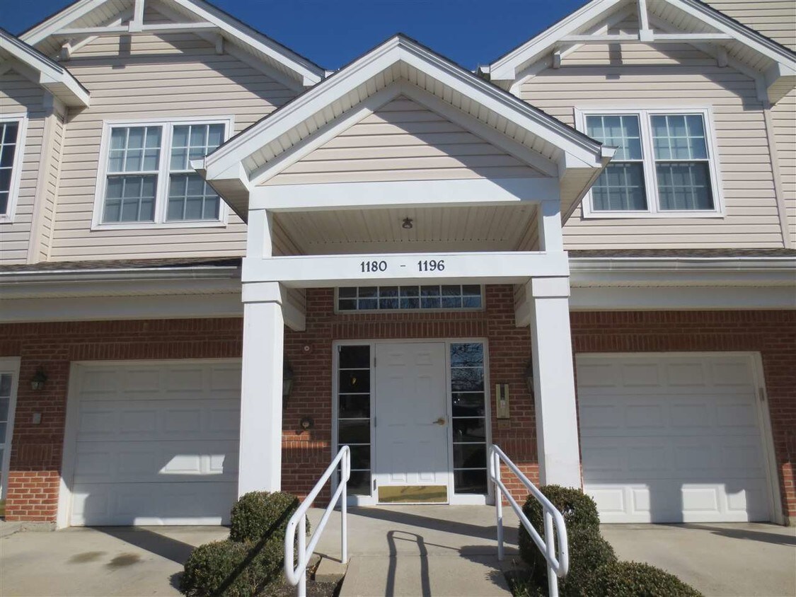 Primary Photo - 1192 Periwinkle Dr