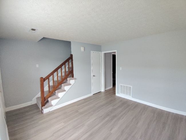 Building Photo - 16 Duiguid Dr
