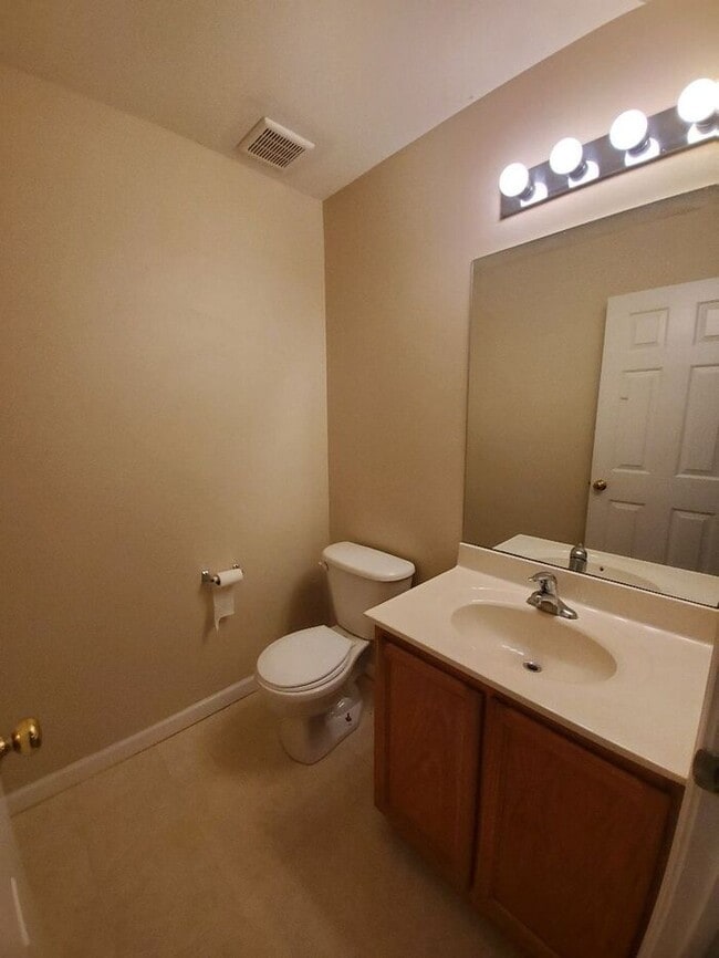 Building Photo - 3 Bedroom Townhome near Downtown Greenville