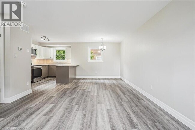 Photo du bâtiment - 38 Viewpoint Ave