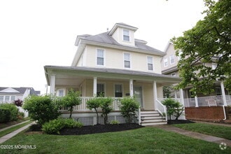 Building Photo - 211 4th Ave