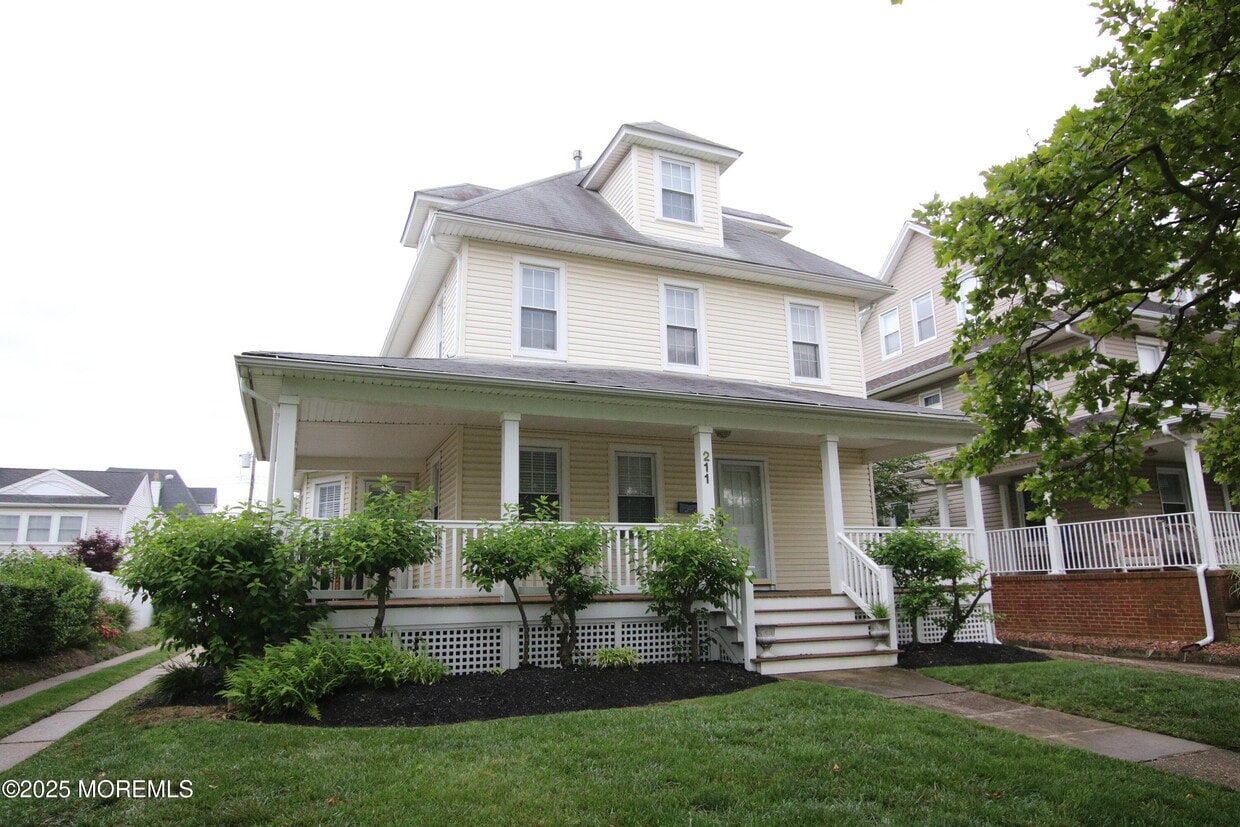 Primary Photo - 211 4th Ave